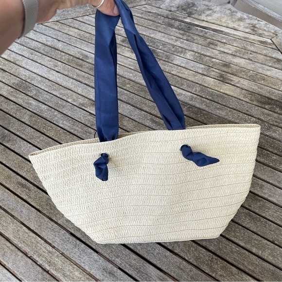 Neiman Marcus Straw Tote Bag NAVY Fabric Straps Natural Beige Rattan  Beach - Picture 5 of 10